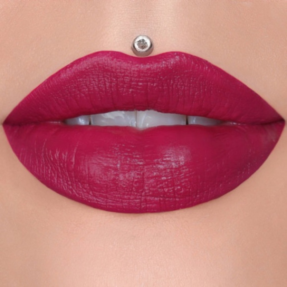 Jeffree Star Cosmetics Velvet Trap Lipstick in Major Attittude New in box